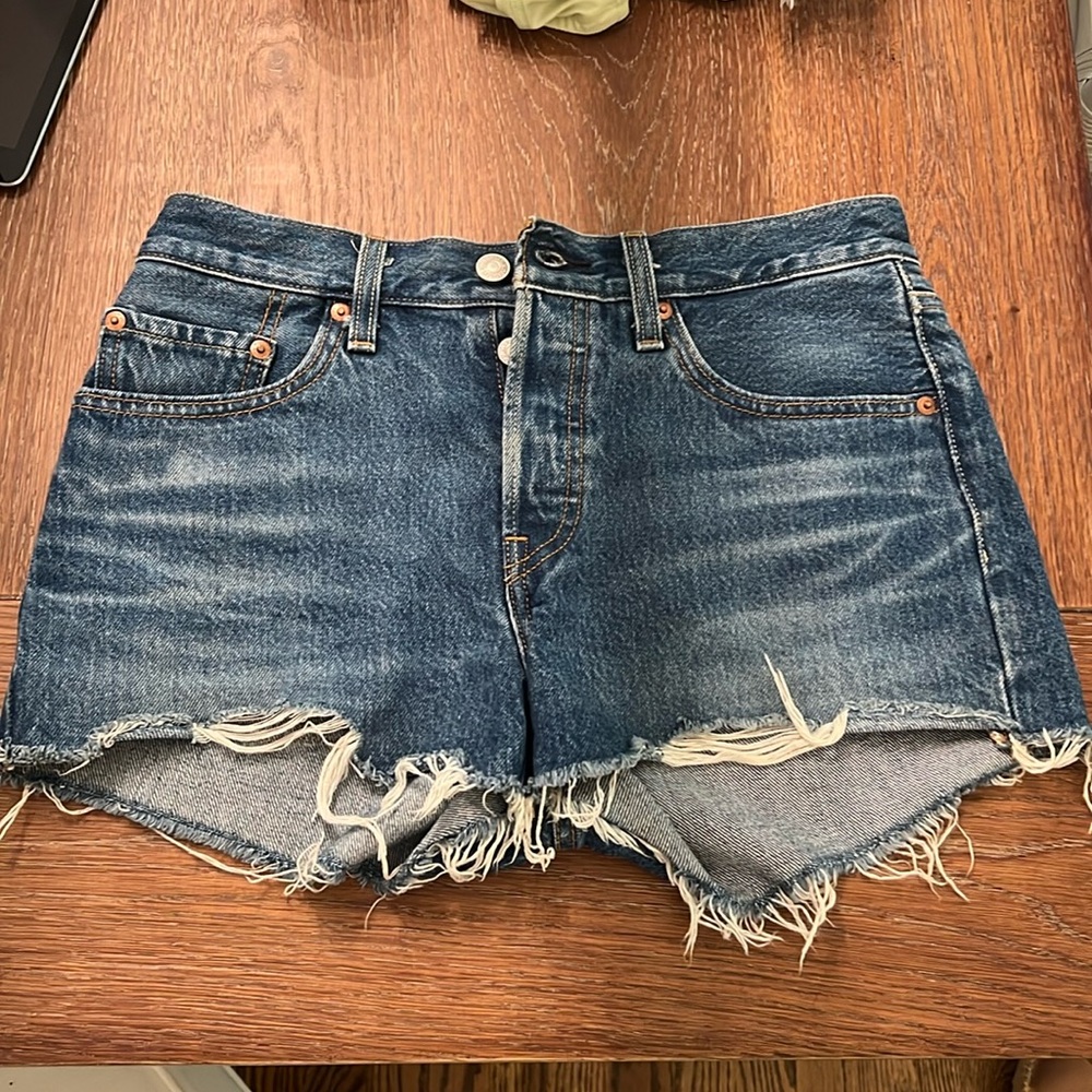 Levi’s 501 cut off jean shorts
